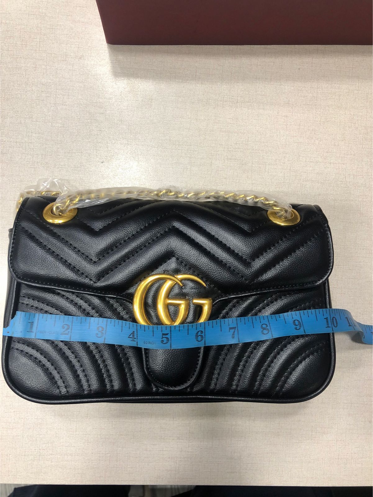 Luxury Gucci Matelassé Crossbody Bag (10 × 7 Inches) – Stylish Black Chevron Shoulder Purse | Elegant Designer Handbag for Women (With Box)